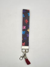 Load image into Gallery viewer, Paw Print Wristlet