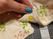 Load image into Gallery viewer, Jumping Frogs Un-paper Towels