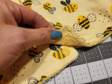 Load image into Gallery viewer, Bees Un-paper Towels