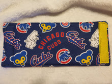 Load image into Gallery viewer, Chicago Cubs Can or Bottle Koozie